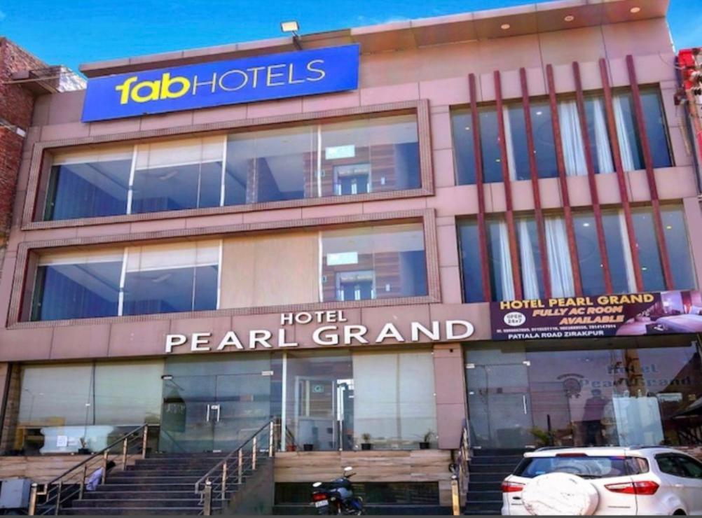 Hotel The Pearl, Zirakpur - A Luxury Family Hotel Chandīgarh Exteriör bild